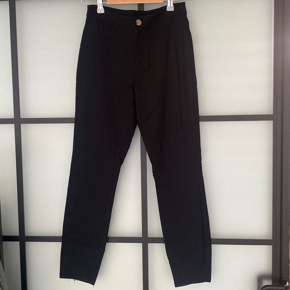 Black stretchy pants!